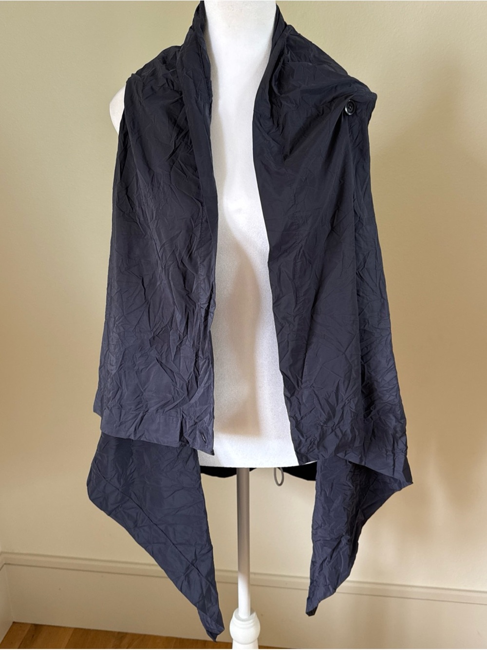 Sun Kim women’s dark gray vest sz S, new with tags